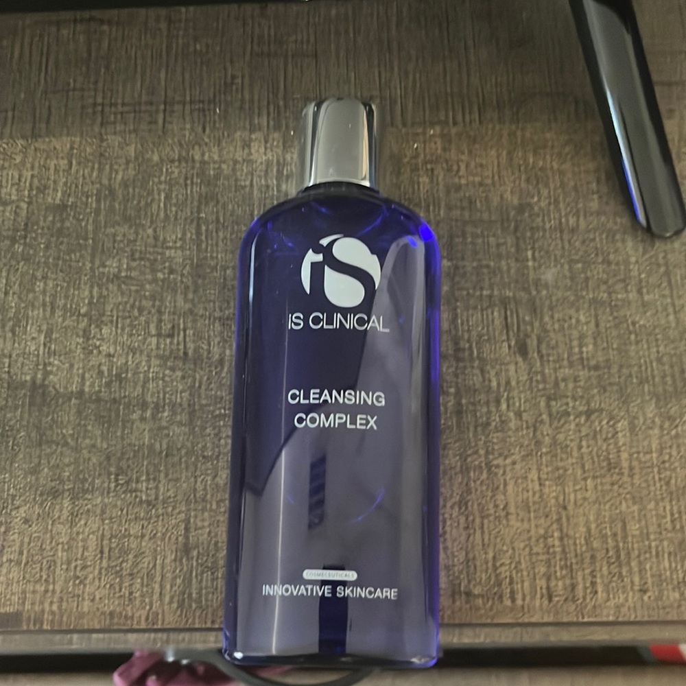 iS Clinical Cleansing Complex